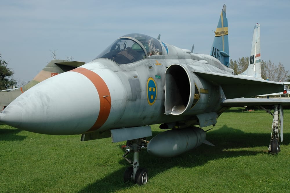 Saab 37 Viggen Swedish Air Force fighter A Saab 37 Viggen of the Swedish Air Force — the type that escorted the crippled SR-71