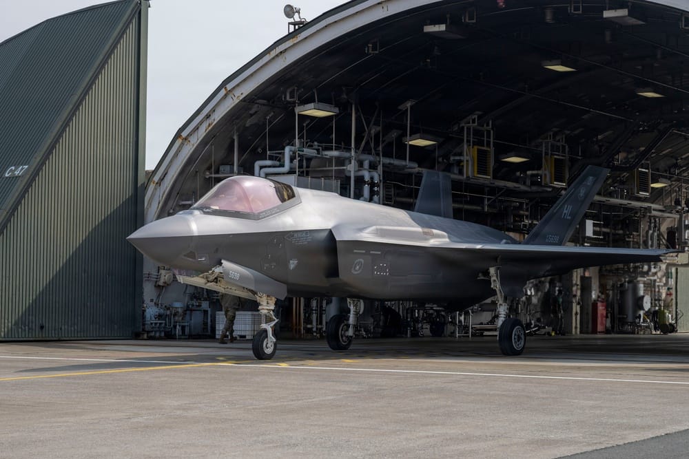 Un F-35A del 13° Squadrone Caccia della base aerea di Misawa. Un F-35A del 13° Fighter Squadron rulla sulla base aerea di Misawa, in Giappone: l'unità Wild Weasel ora utilizza questo tipo di aereo.