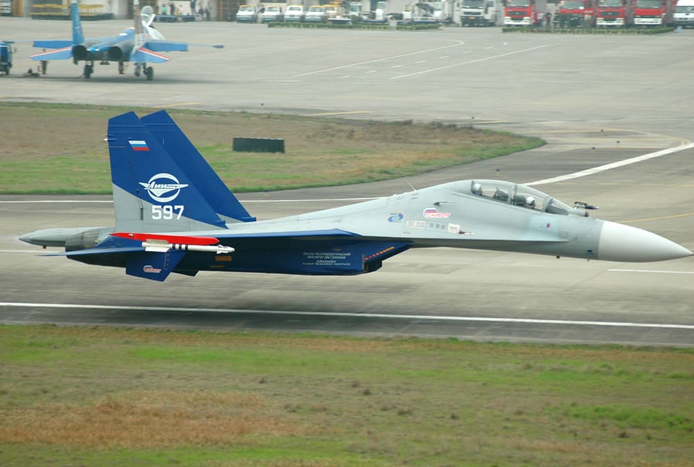 Sukhoi_Su-30LL-Kvochur low pass