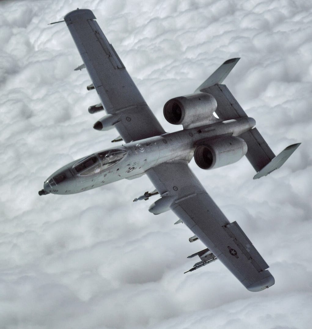 Avion d'attaque au sol A-10 Thunderbolt II Warthog lourdement armé