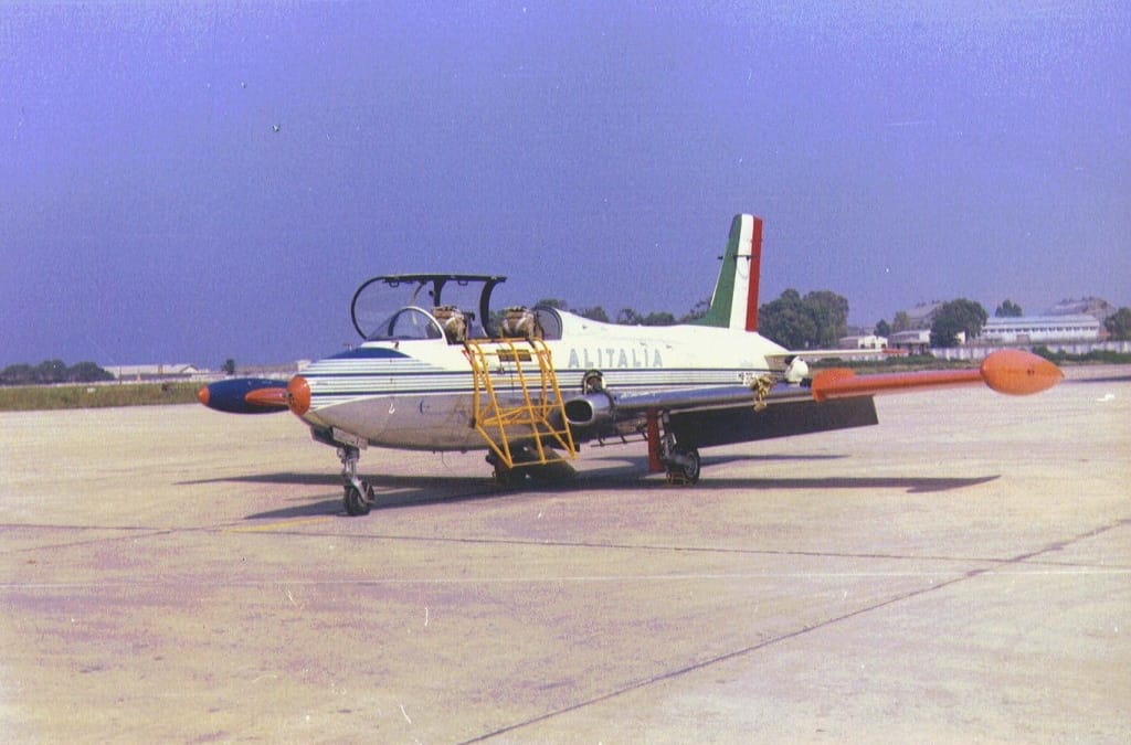 Aermacchi MB-326, el jet de entrenamiento trotamundos de Italia