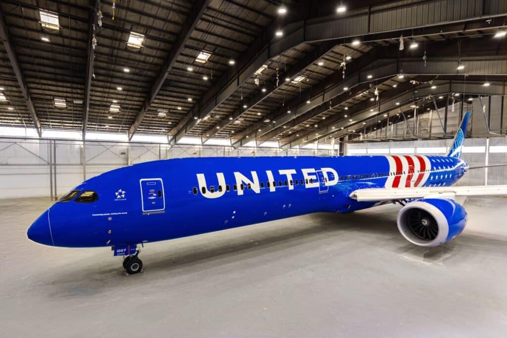 United Airlines Boeing 787-10 in the Stars and Stripes America250 livery