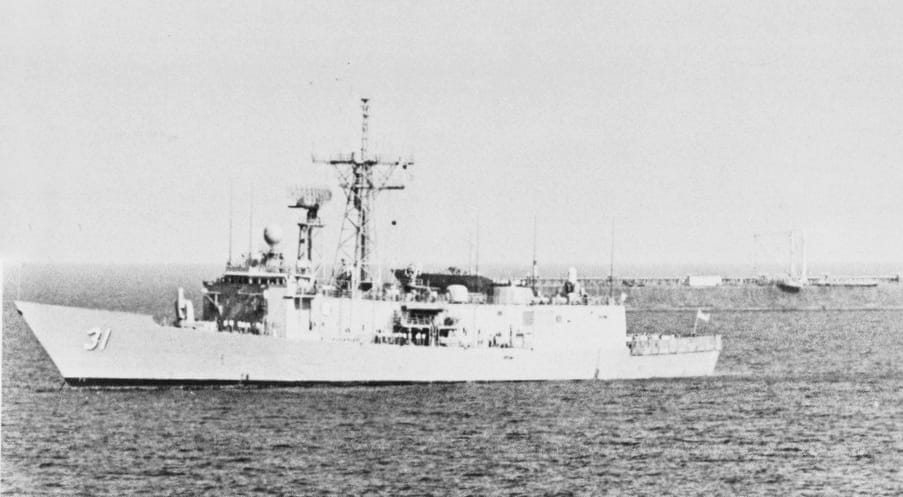 Le sous-marin USS Stark FFG-31 quitte le golfe Persique en 1987