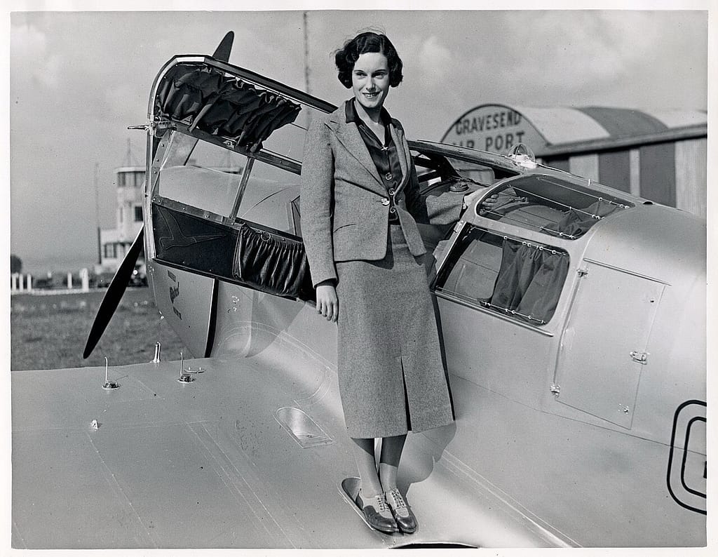 Jean Batten standing on the wing of her Percival Gull Six at Gravesend