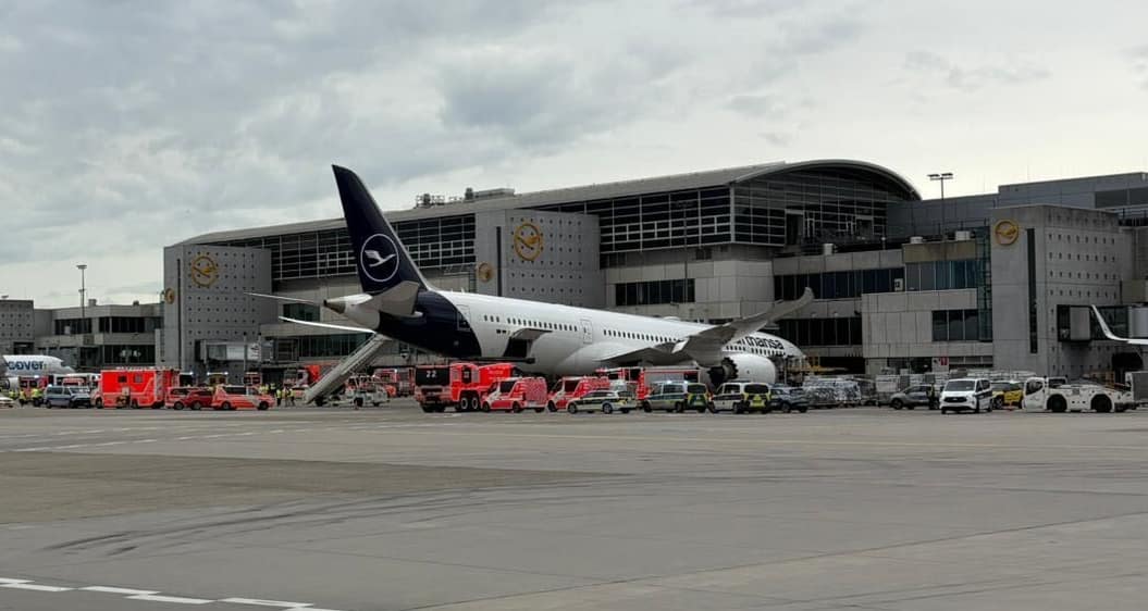 Brand-New Lufthansa 787 Drops on Its Nose