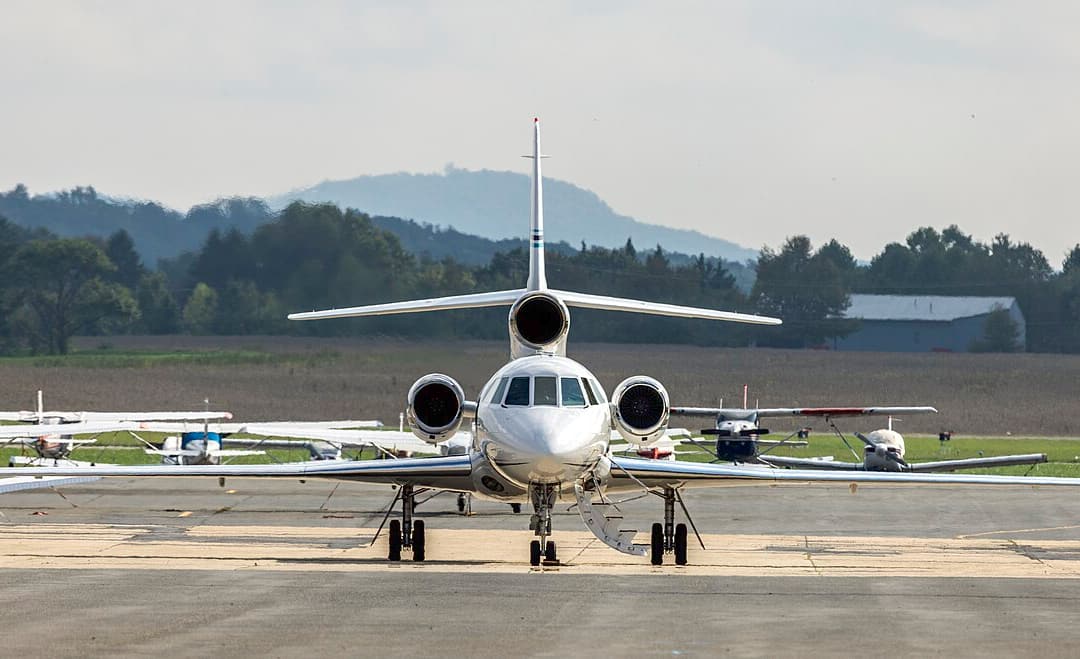 A Falcon 50 Picks the Worst Place to Get Stuck