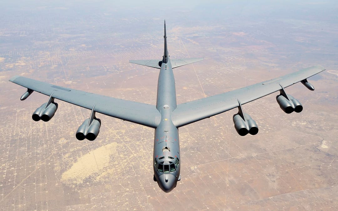Un B-52 con bombas de hidrógeno se estrella en Groenlandia debido a un impacto.