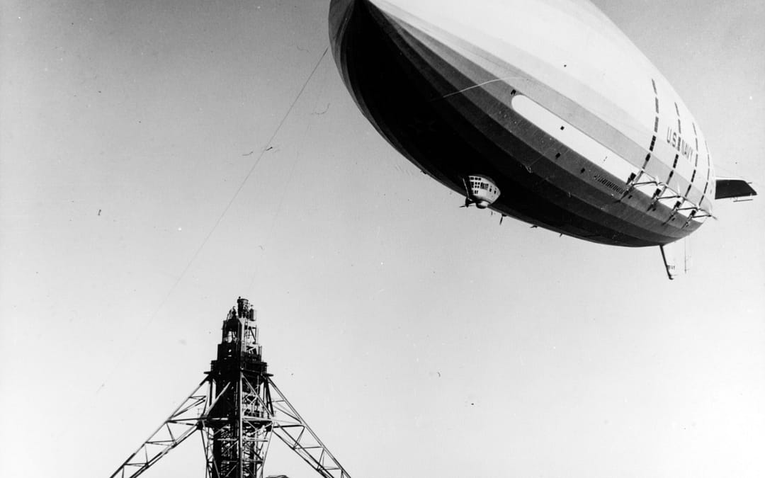 La Armada de los Estados Unidos construyó dos portaaviones voladores reales, y luego los perdió ambos.