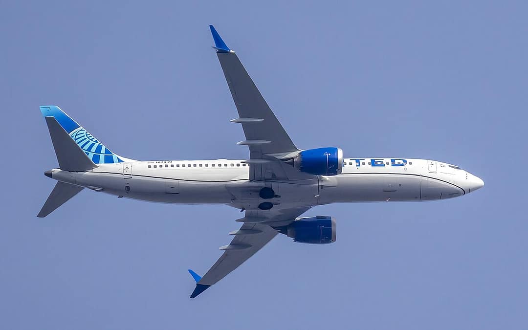 Boeing and Airbus Fight Over 100 Jets