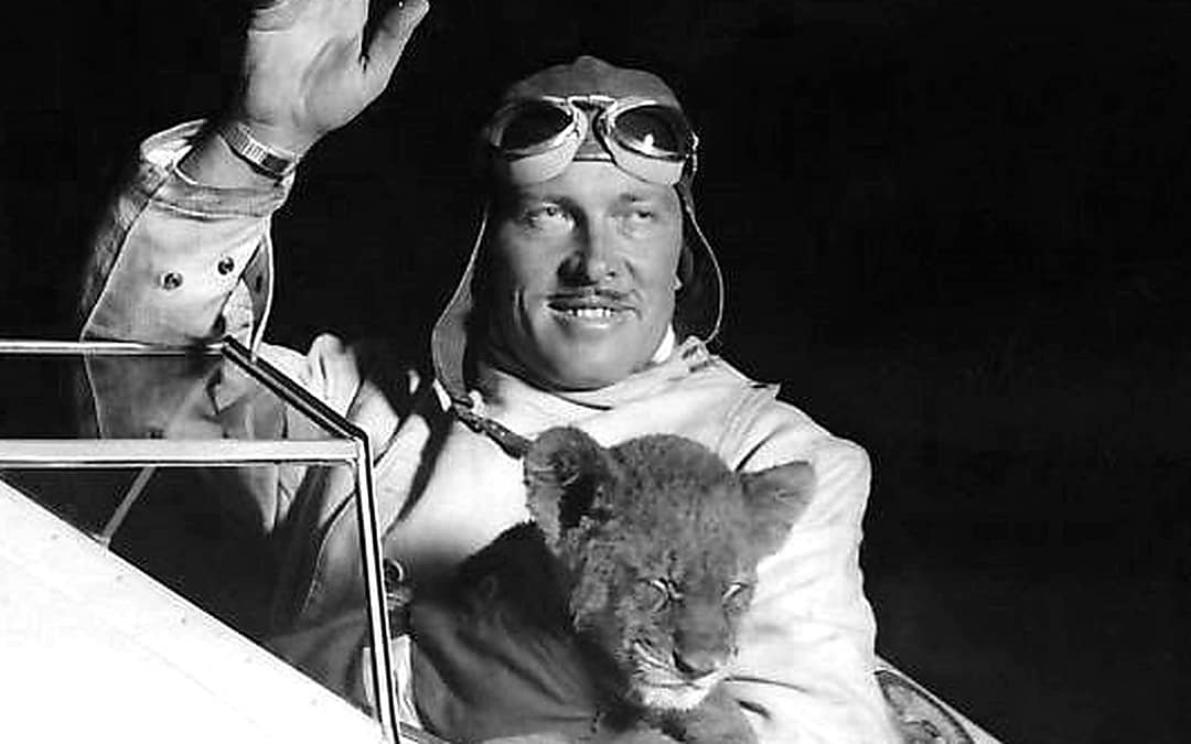 The Air Racer Who Flew With a Pet Lion