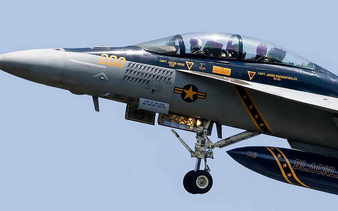 Le Super Hornet della Ford sfoggiano la loro pittura di guerra.