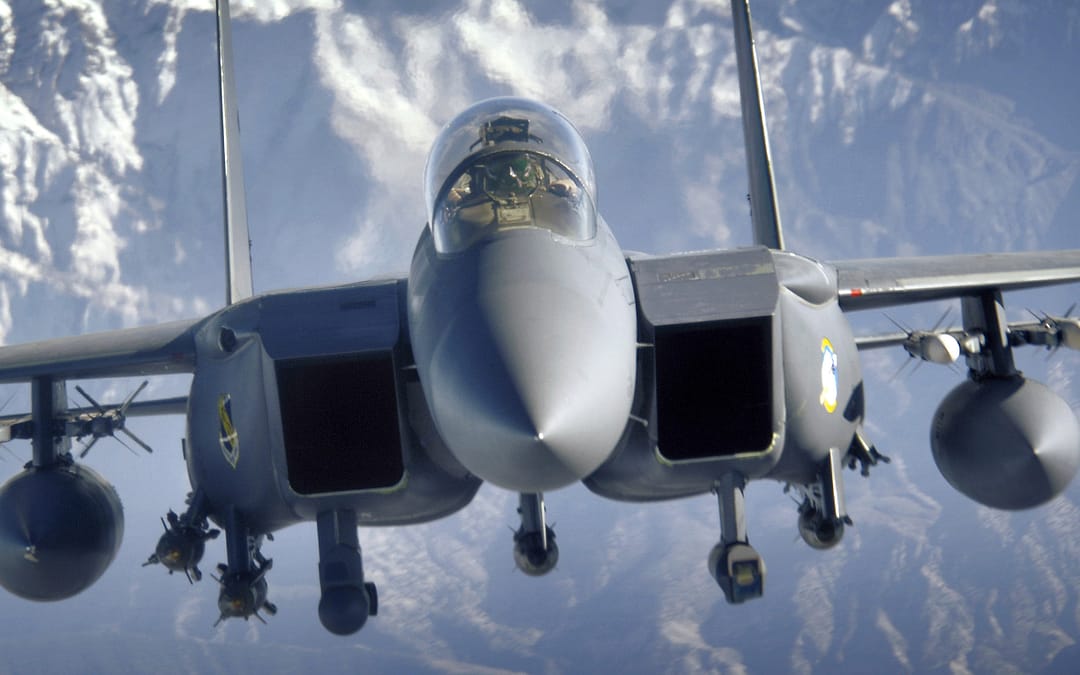 F-15 lands at 480km/h – One wing missing.