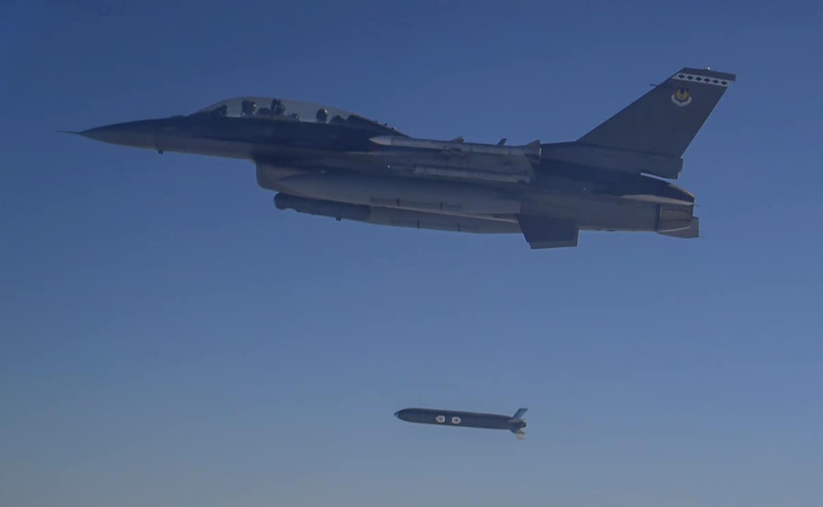 A US Air Force F-16 releasing a Family of Affordable Mass Munition (ERAM Rusty Dagger) over the Gulf