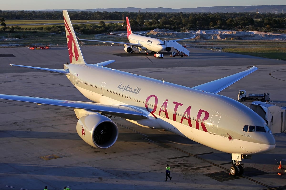 Qatar Airways Boeing 777-200LR Qatar Airways Boeing 777-200LR at Perth Airport