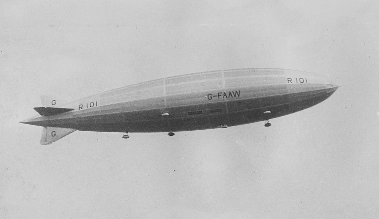 Dirigibile R101 in volo