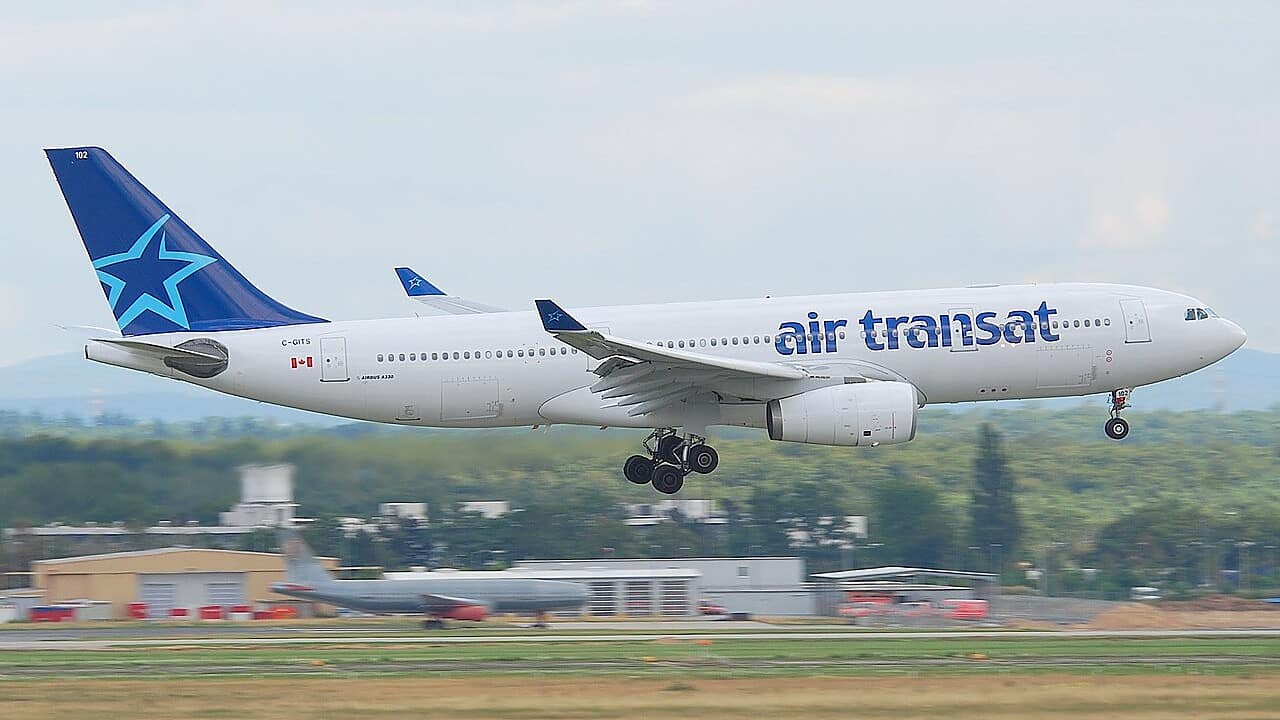 Air Transat Airbus A330-243 C-GITS, later nicknamed the Azores Glider, on final approach