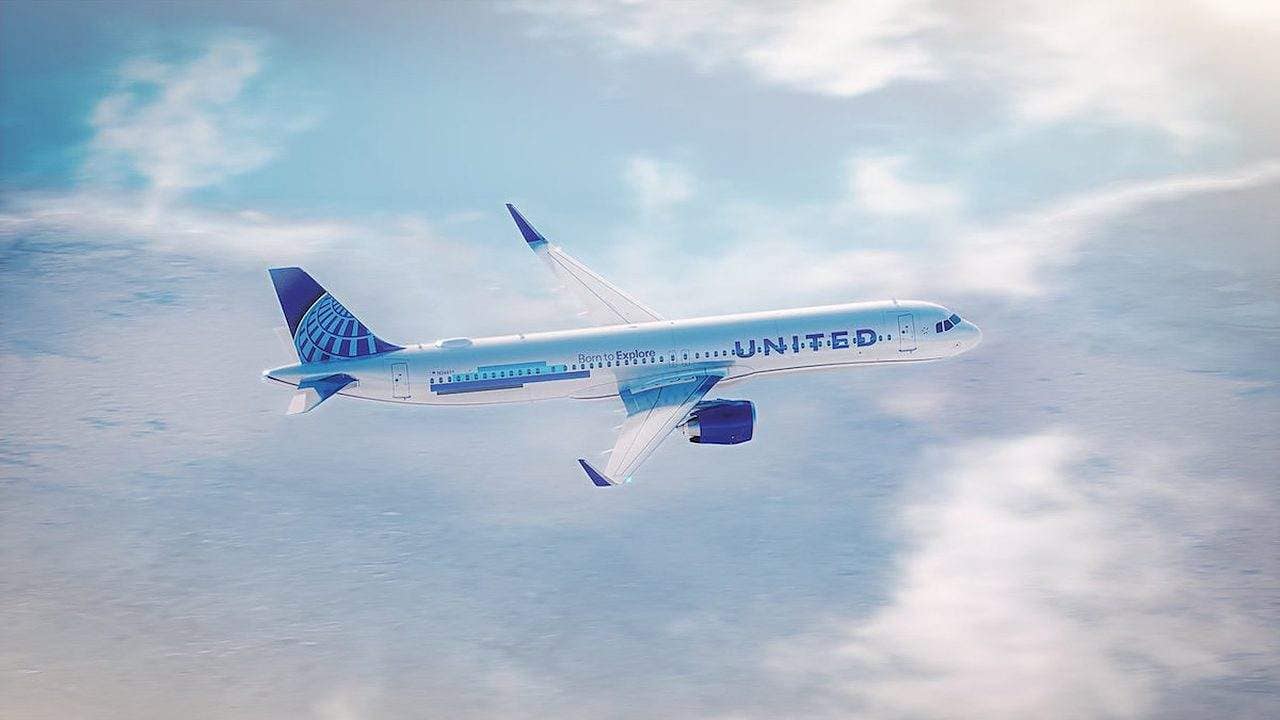 Airbus A321XLR della United Airlines con livrea United in volo