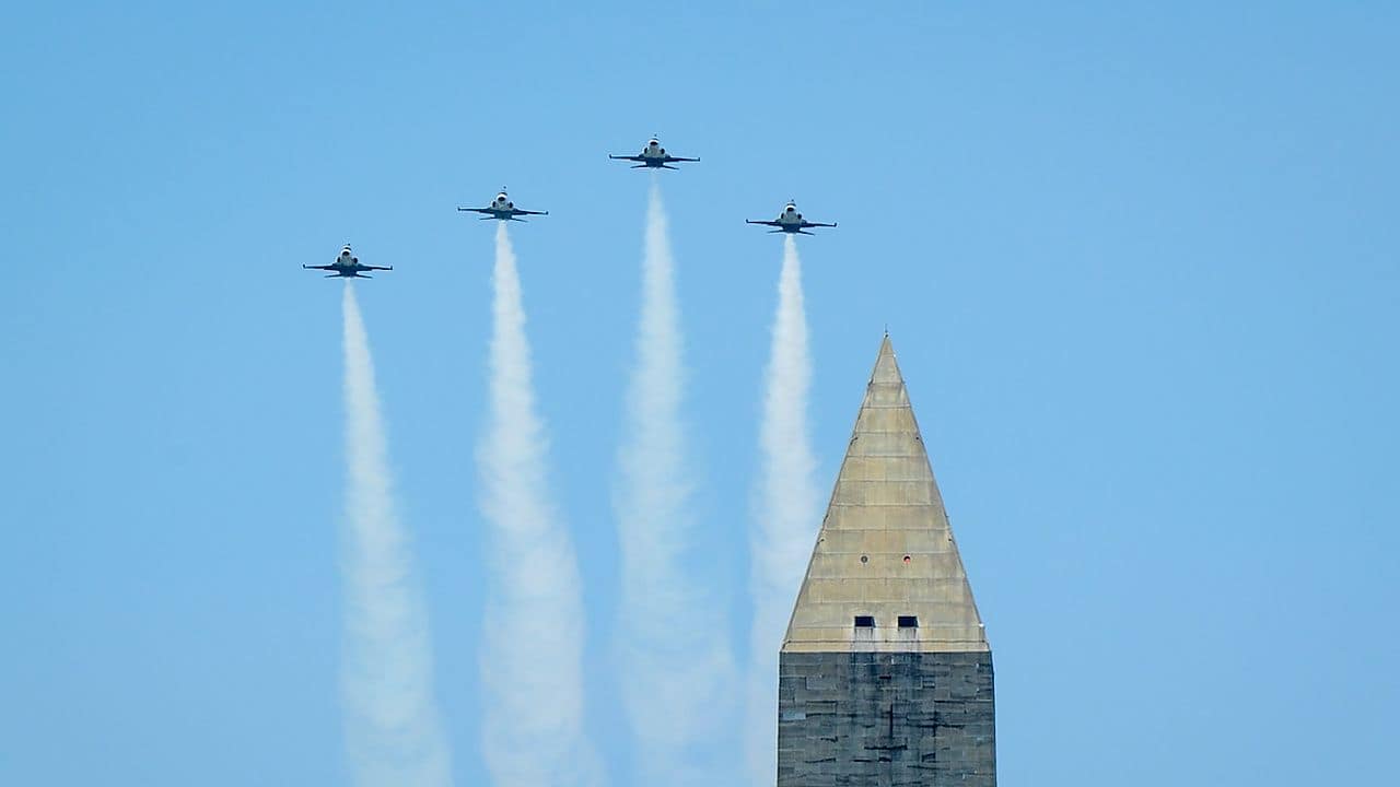 Estados Unidos 250 NASA F-5 sobrevuela el Monumento a Washington en julio