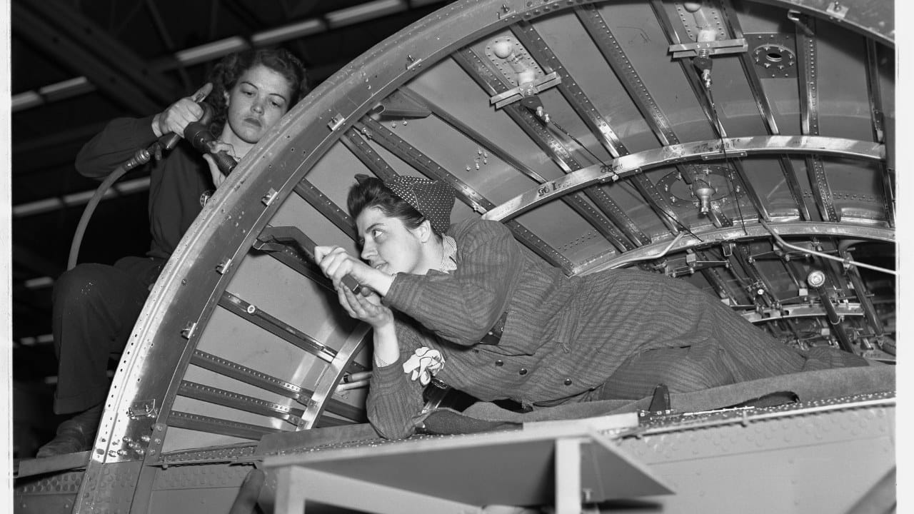 Workers on a B-24 centre wing section at Ford Willow Run. Photo: Library of Congress, public domain