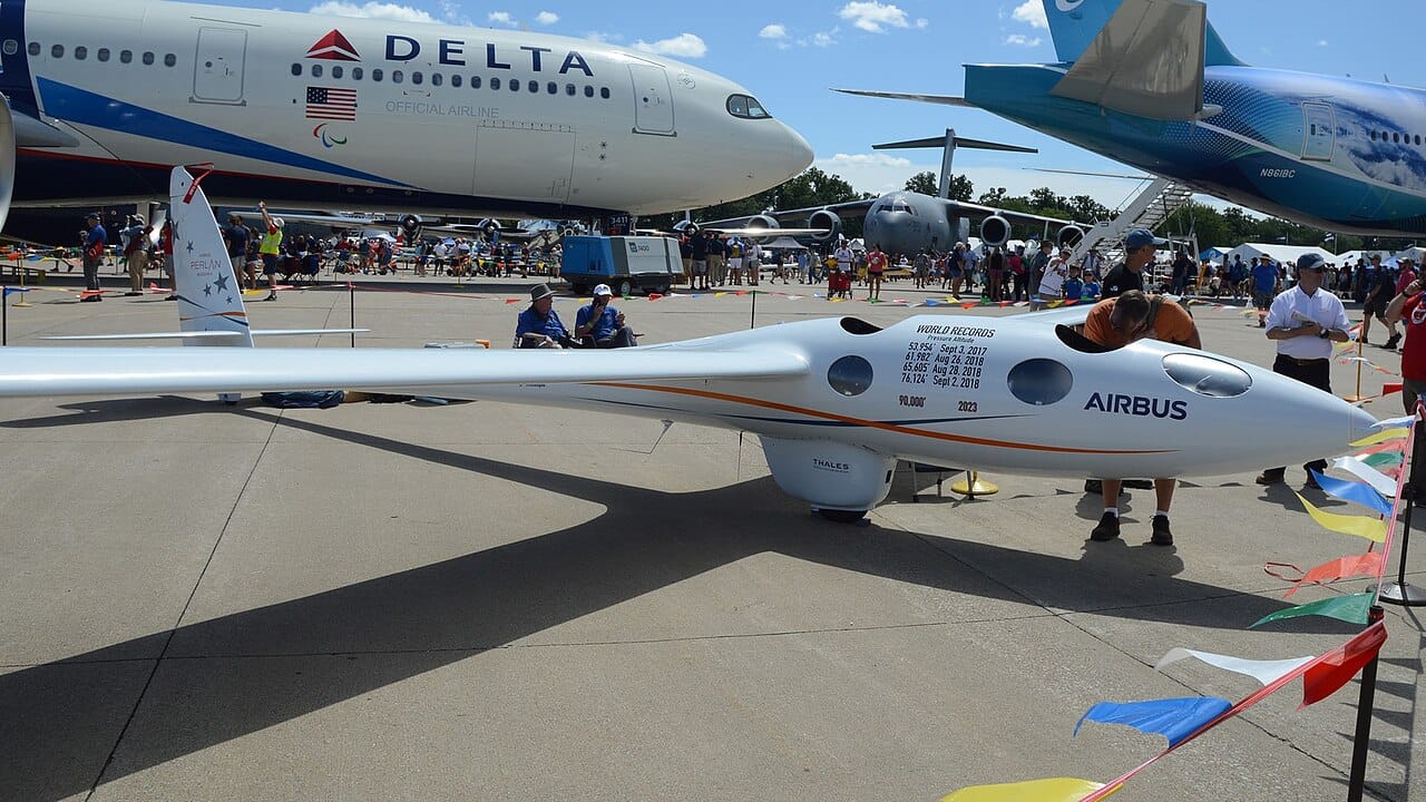 The engineless Perlan 2 stratospheric glider