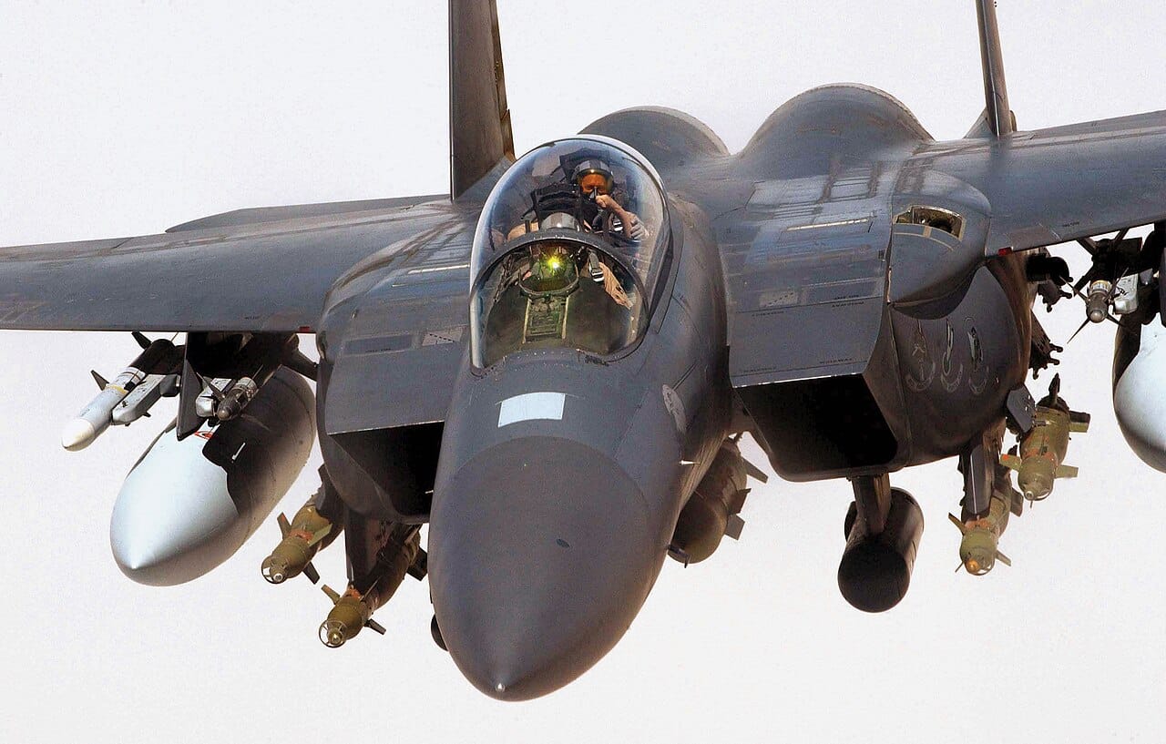 F-15E Strike Eagle de la USAF Un F-15E Strike Eagle de la Fuerza Aérea de los Estados Unidos en vuelo.