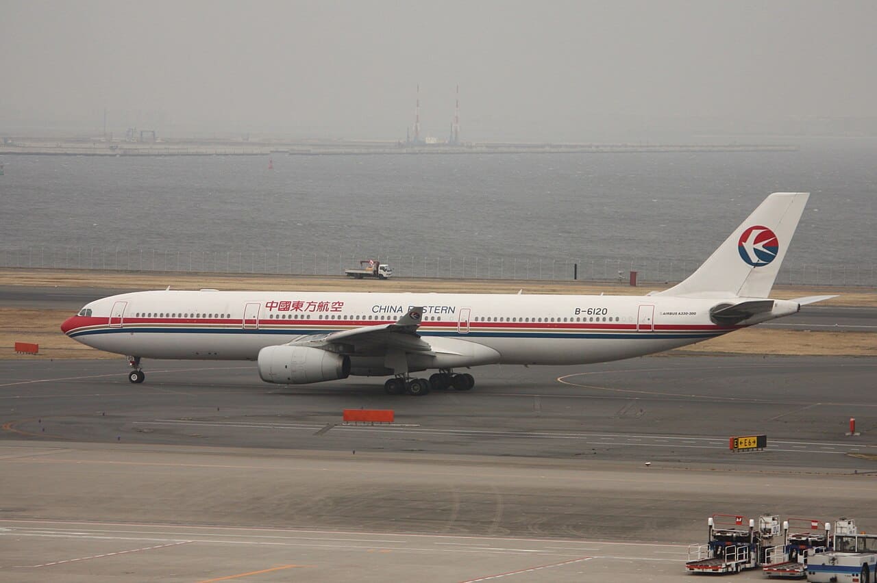 Airbus A330-300 der China Eastern Airlines in China Eastern-Lackierung