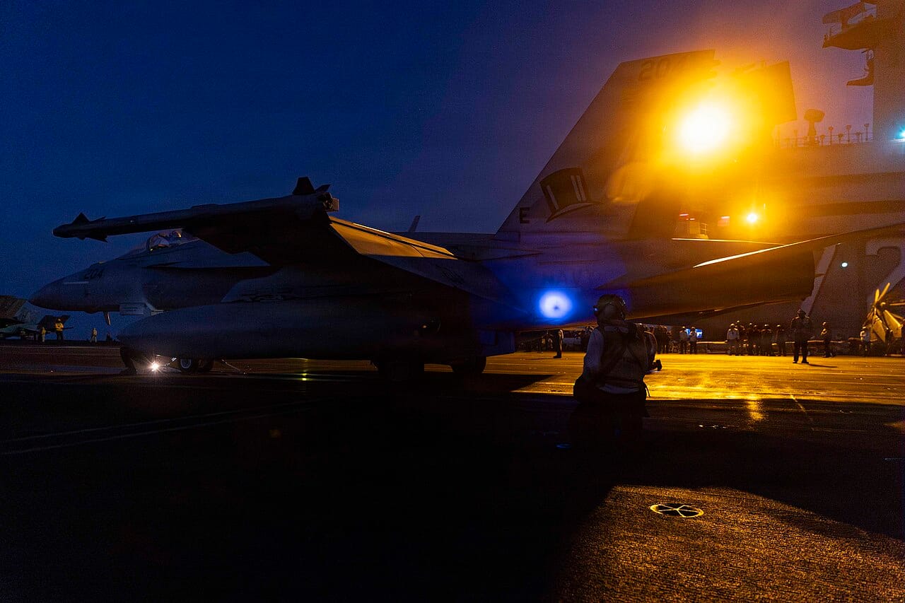 opérations aériennes du porte-avions USS Abraham Lincoln