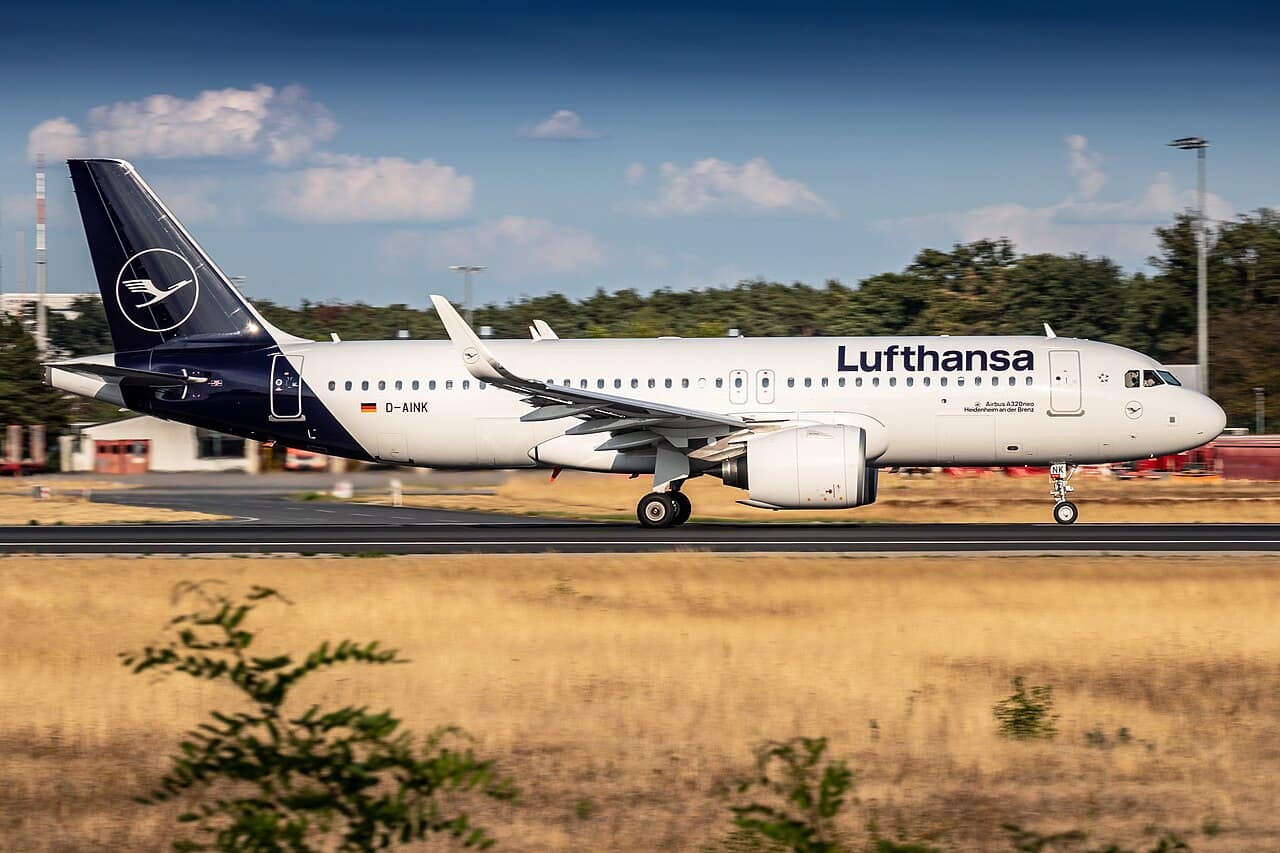 Lufthansa Airbus A320neo A Lufthansa Airbus A320neo, the type now flying with Starlink Wi-Fi