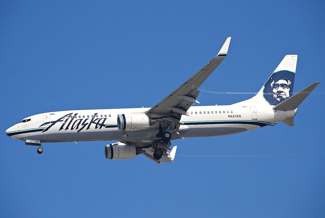 An Alaska Airlines Boeing 737-800