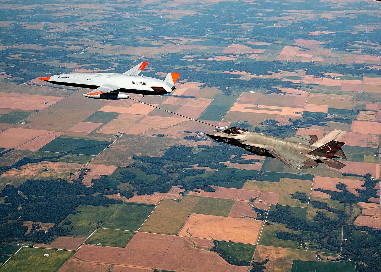 A Boeing MQ-25 T1 Stingray refuels a manned F-35C