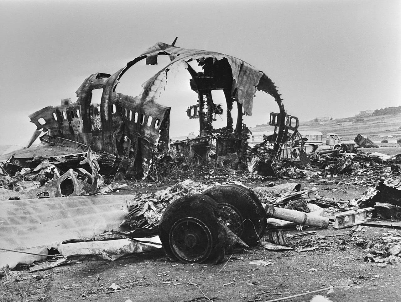 tenerife-airport-disaster-1977-featured Het verongelukte KLM-toestel De Rijn, Bestanddeelnr 929-1005 - cropped.jpg