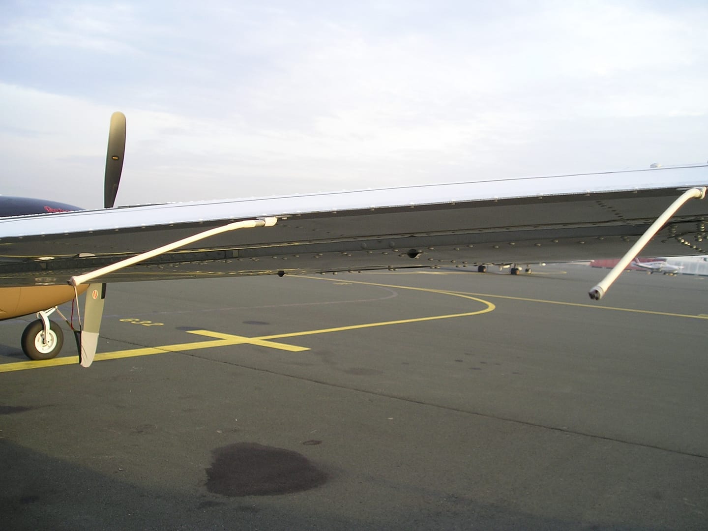 Static discharger wicks on an aircraft wing trailing edge