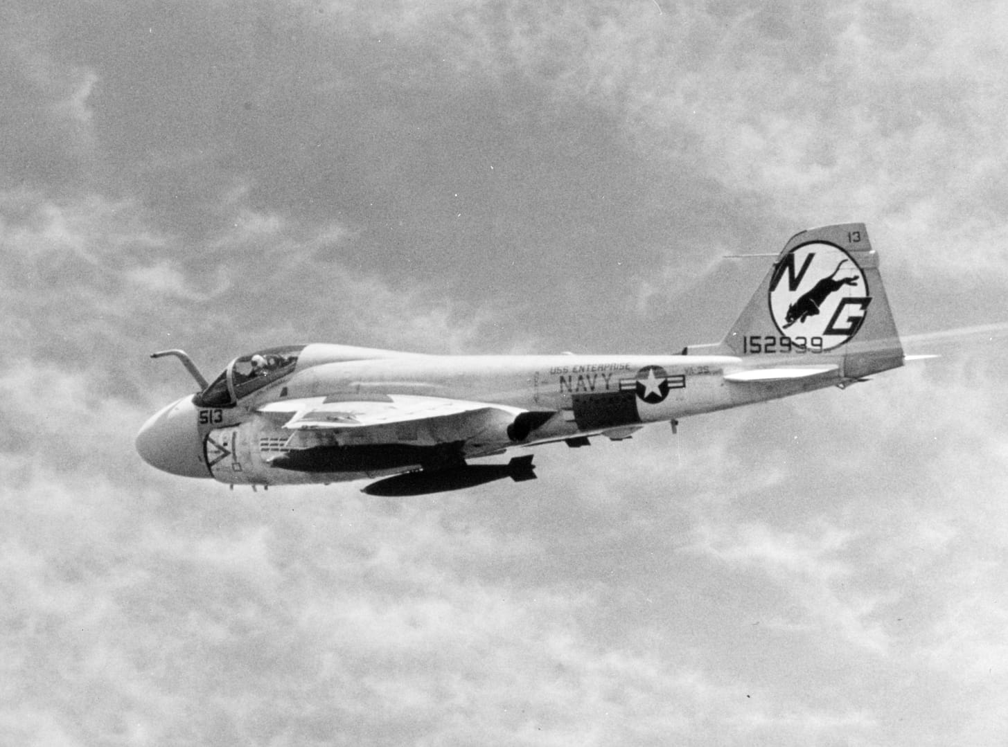 grumman-a-6a-intruder-va-35-in-flight