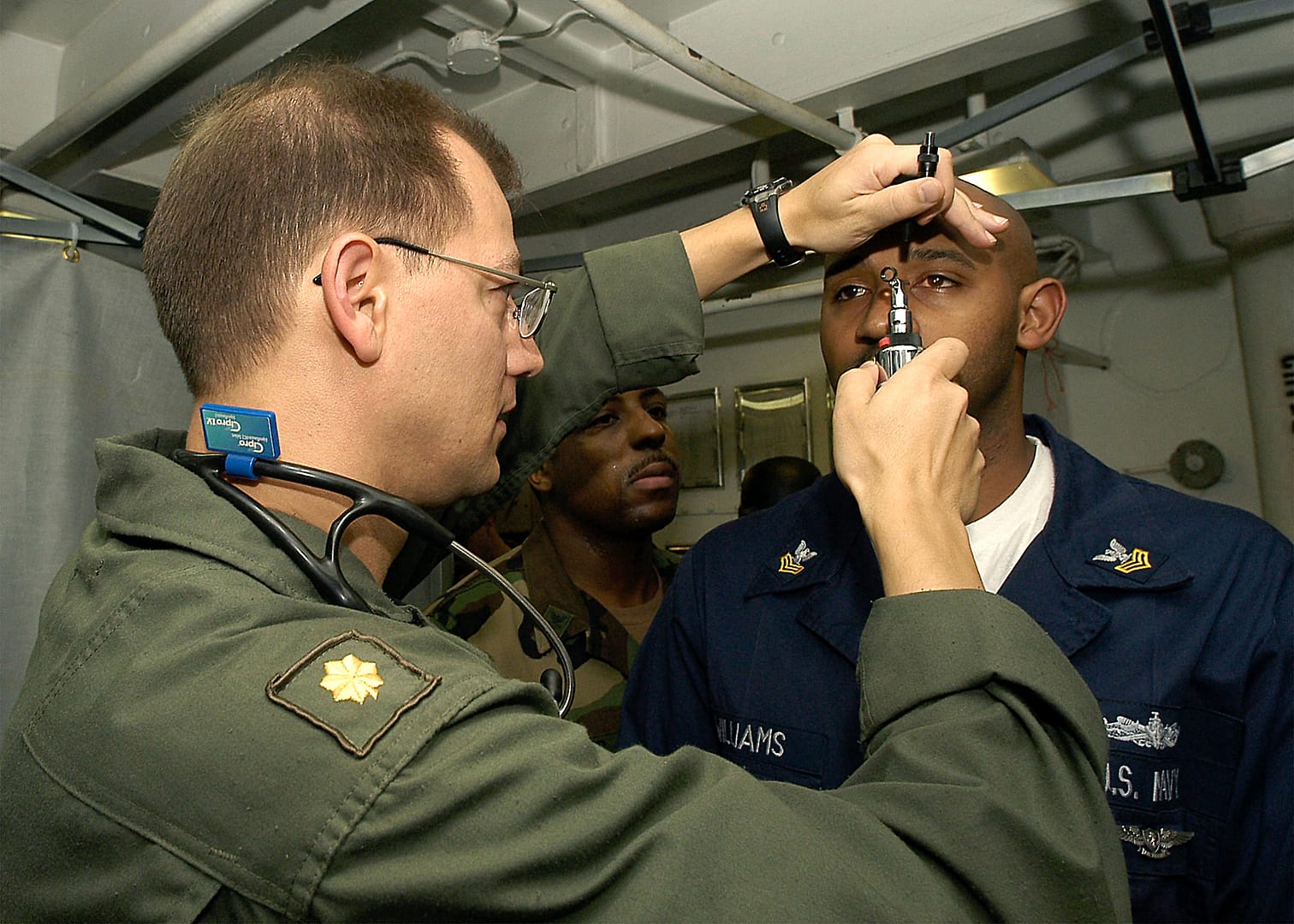 Examen médical aéronautique, médecin de l'air, test ophtalmologique