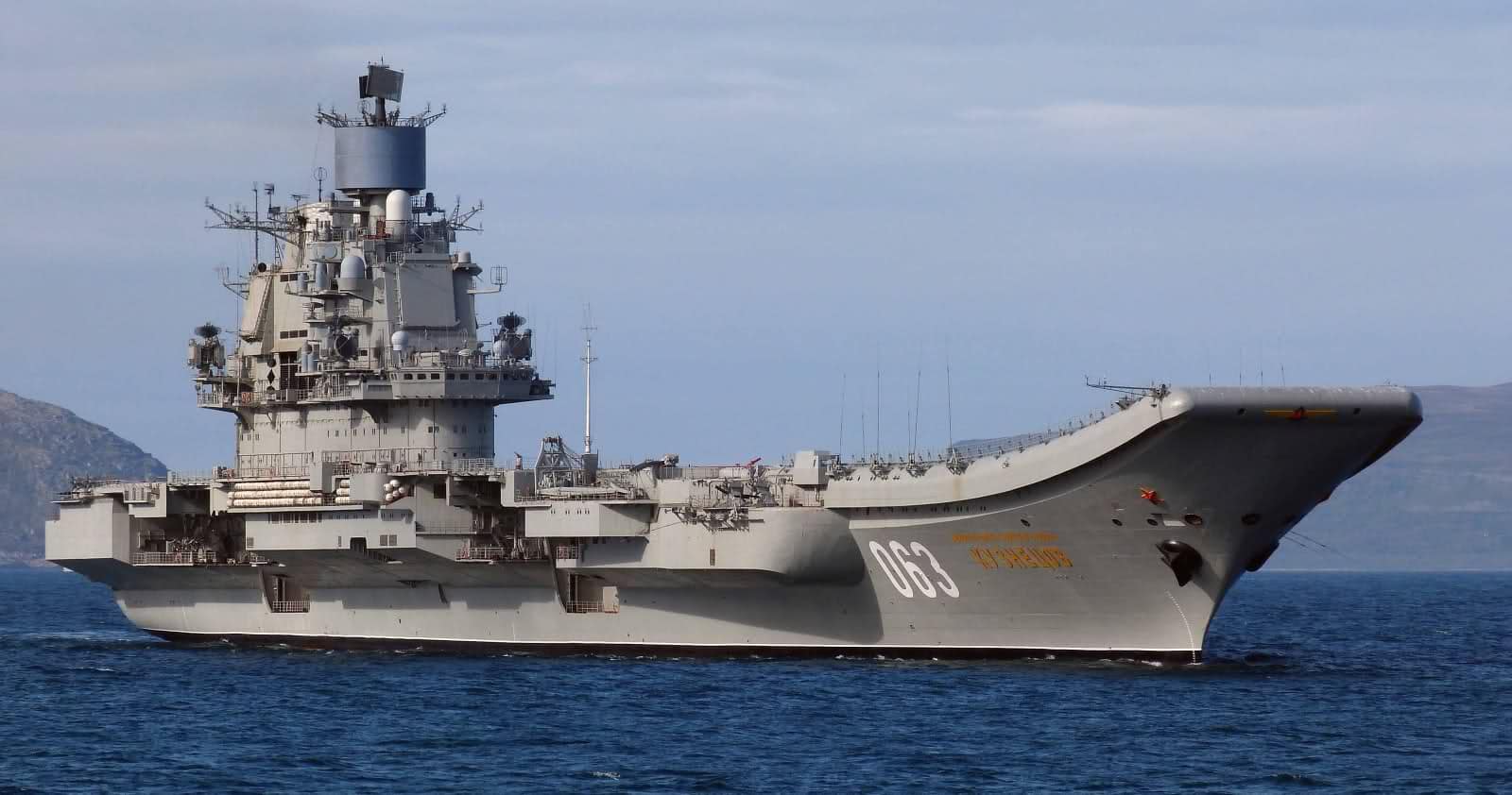 Los portaaviones rusos: una historia aparte.
