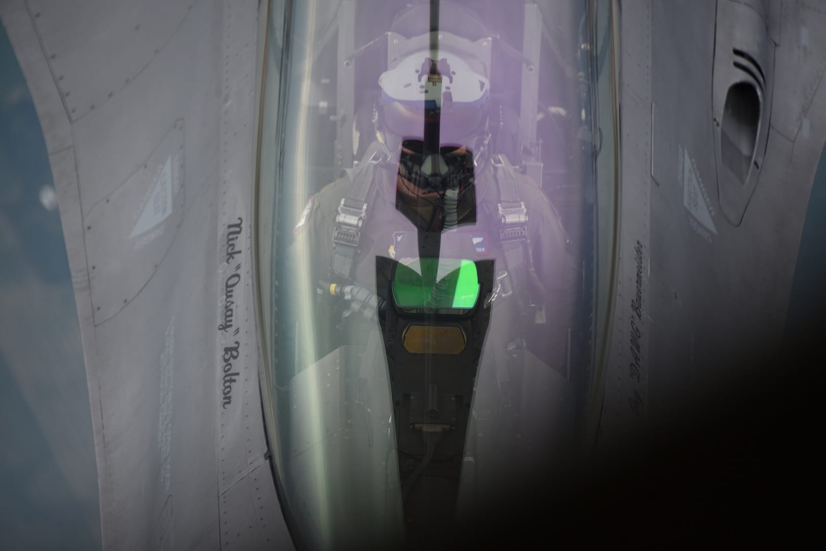 F-16 Cockpithauben-Auslegerreflexion Betankung