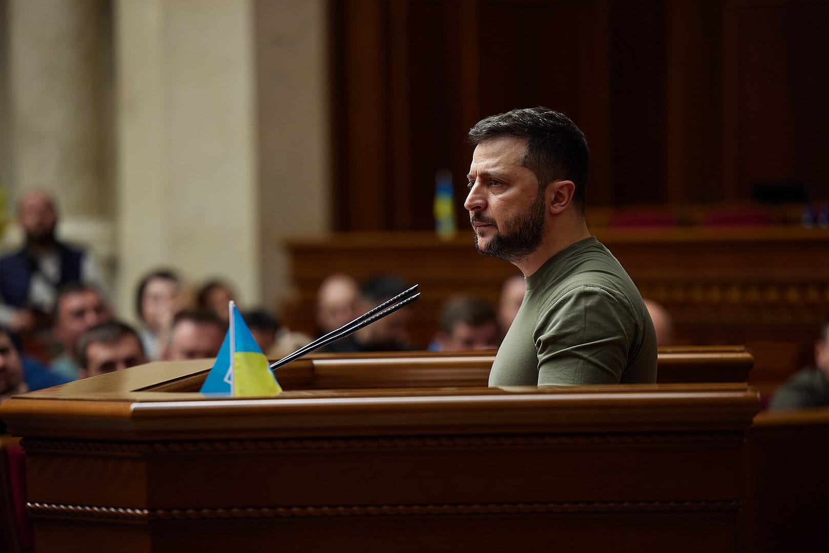 zelensky-verkhovna-rada-podium-speech