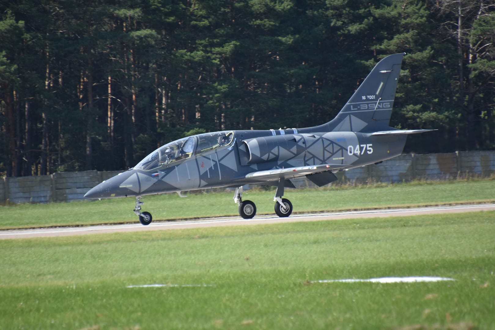 L 39ng Skyfox in decollo