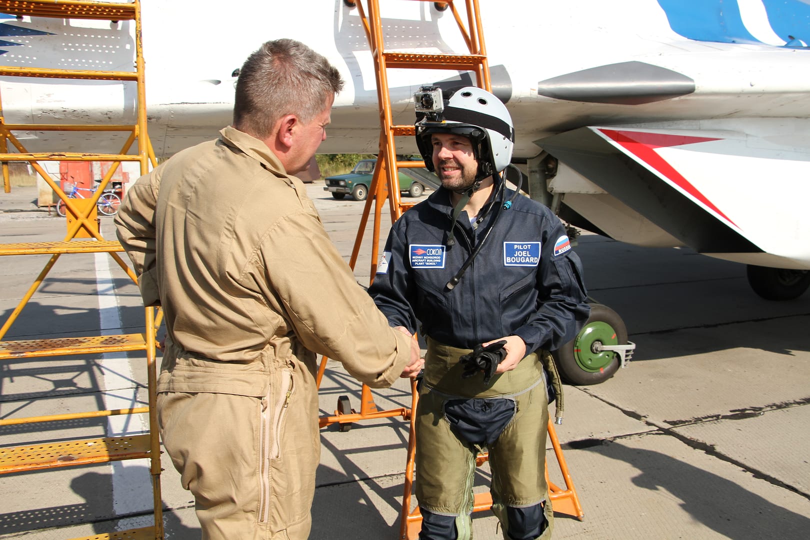 How Do I Book a Fighter Jet Flight