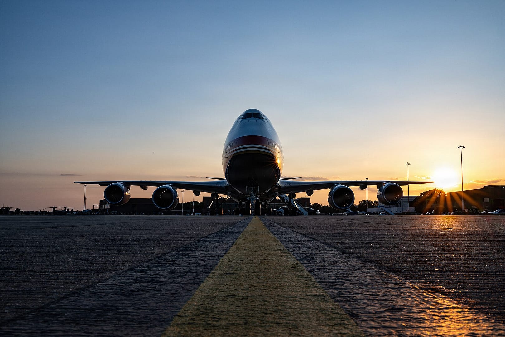 new-air-force-one-747-8-qatar-mildenhall-sunset