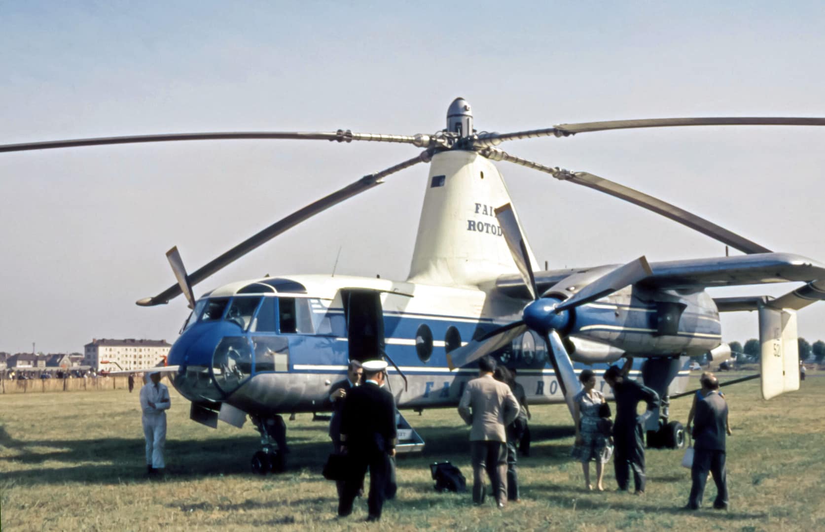 Fairey Rotodyne compound helicopter in flight – SFF photo archive