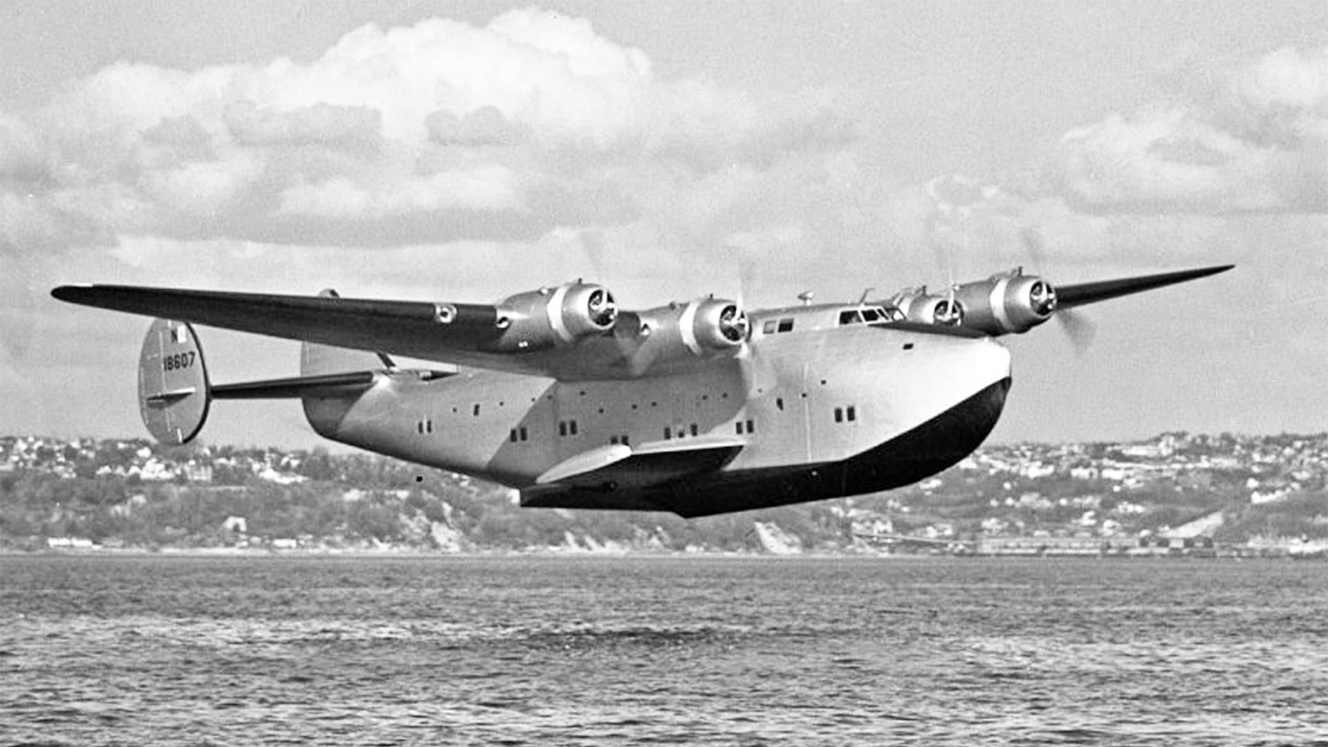 Boeing 314 Clipper Pan American flying boat A Pan American Airways Boeing 314 Clipper flying boat in flight