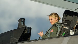 No, Emma Stone Did Not Fly an F-22 Raptor