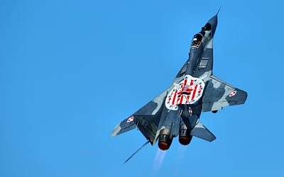 Su-30 vs MiG-29: Two Halves of One Soviet Idea