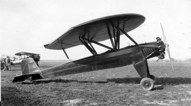 L'aereo con l'ala a forma di ombrello