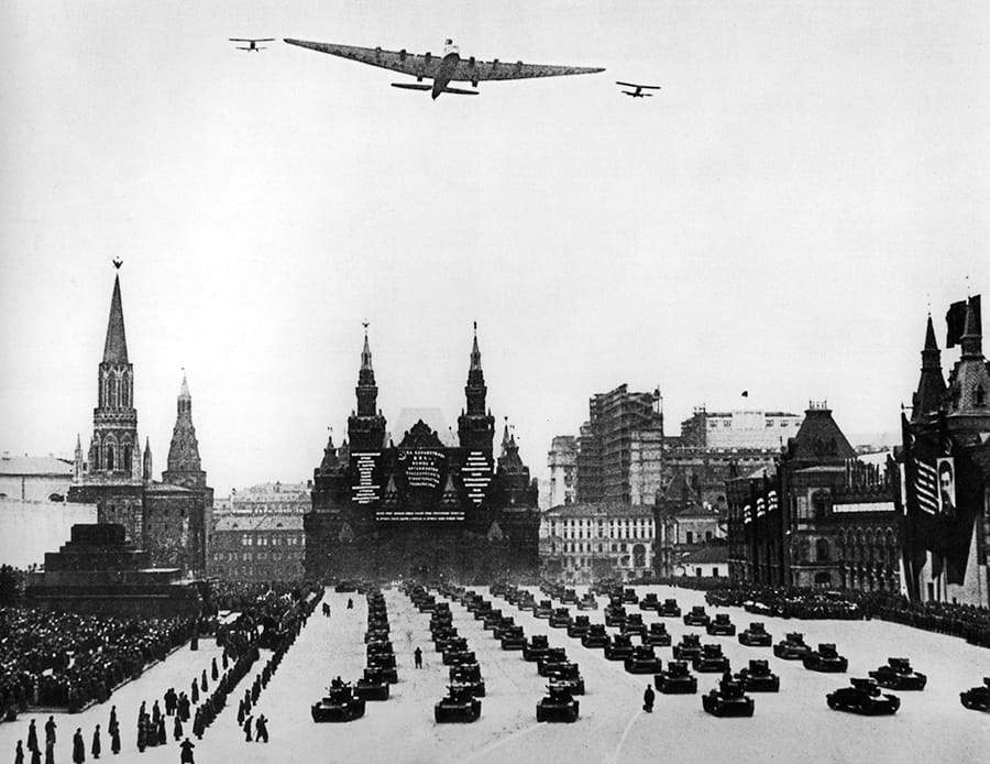 tupolev-ant-20-maxim-gorky-red-square