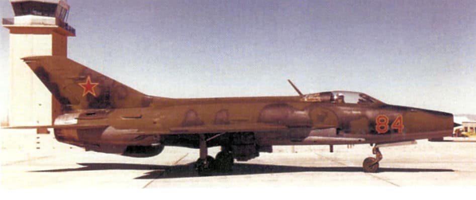 Un MiG-21 “Fishbed” (Rojo 84) operado por Estados Unidos, perteneciente al 4477.º Escuadrón de Pruebas y Evaluación en el Campo de Pruebas de Tonopah, Nevada. Foto de la Fuerza Aérea de EE. UU.