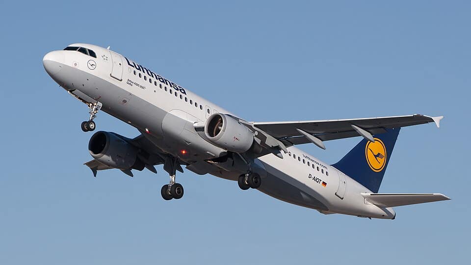 lufthansa-flight-cuts-fuel-crisis