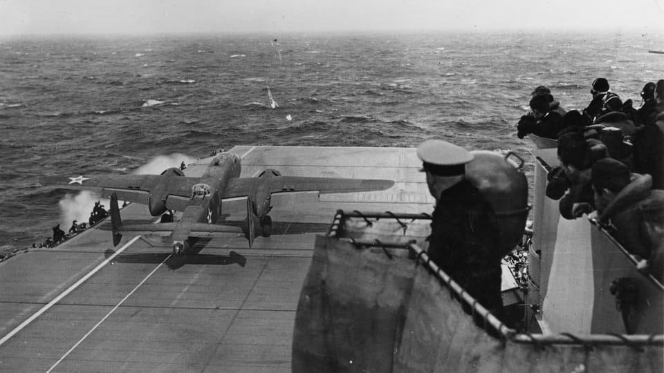 Sedici bombardieri, una portaerei e l'attacco che cambiò la guerra del Pacifico