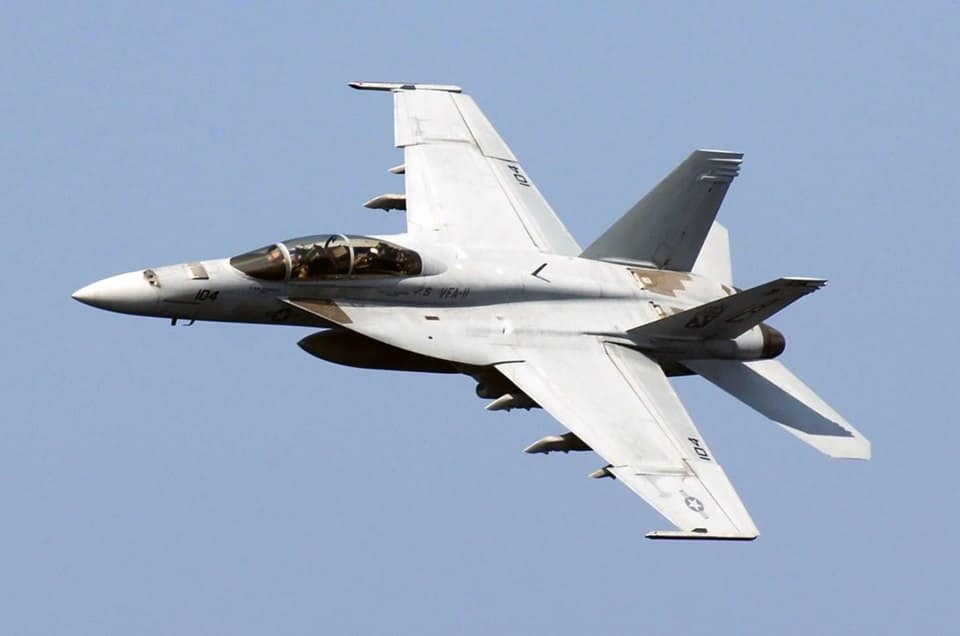 Images époustouflantes prises par un instructeur d'armement de F/A-18E